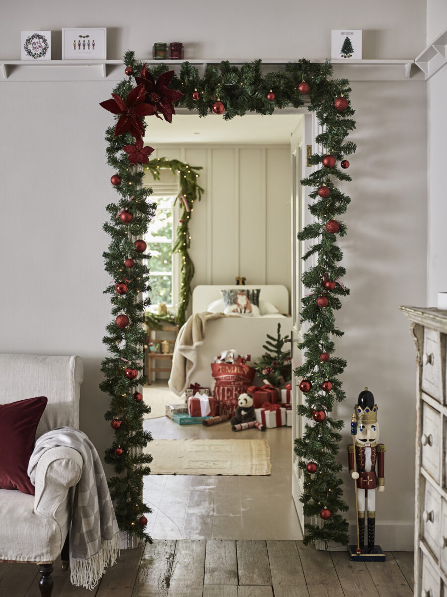 Dobbies step-by-step guide to the perfect festive garlands