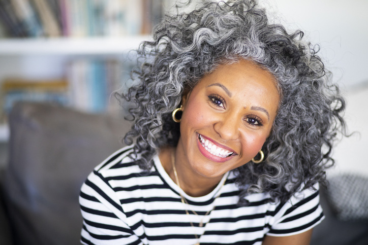 Expert tips on growing out grey hair